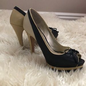 Pellet Moda Black & Cream Platform Heels